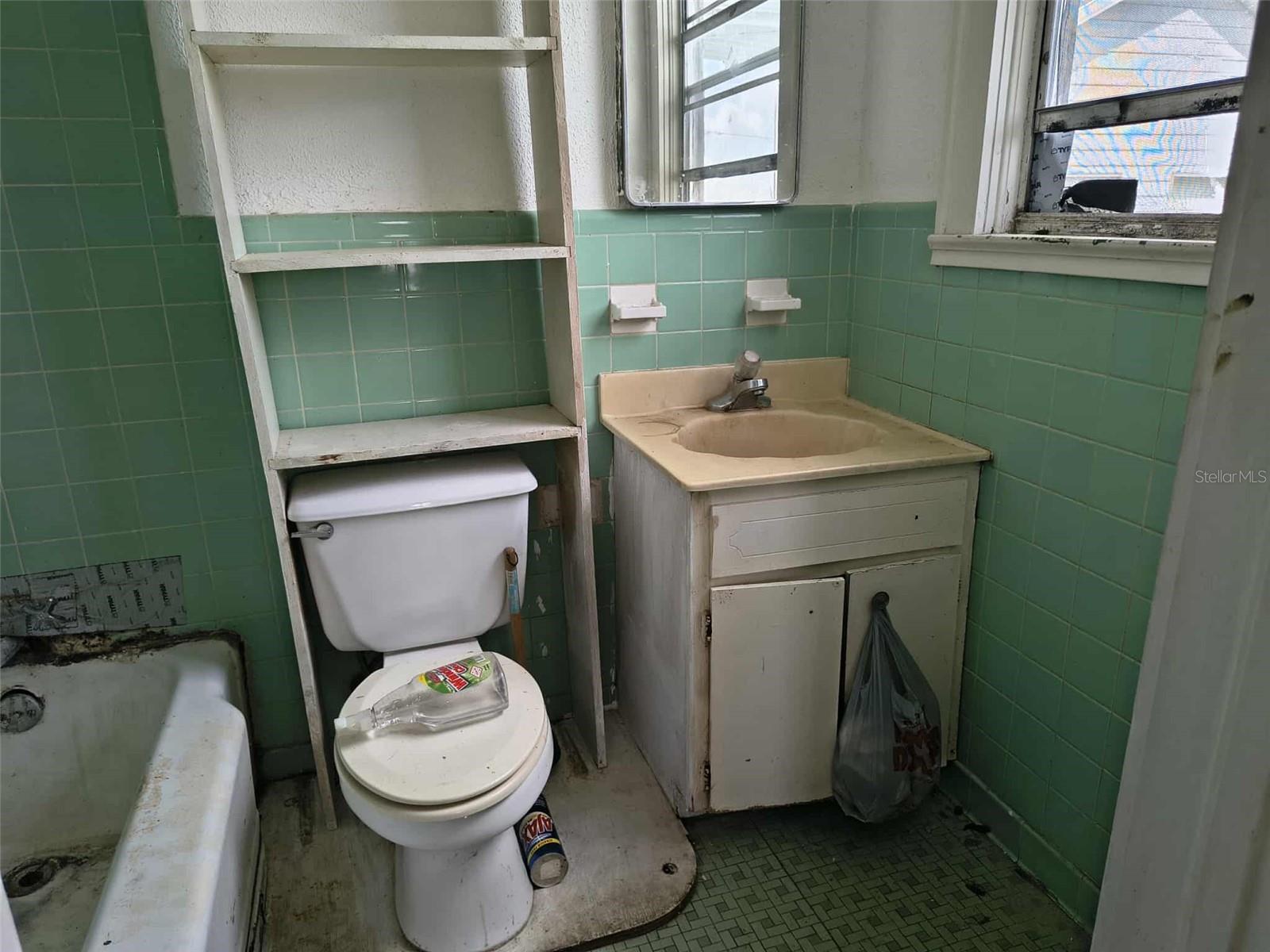 Image 23 of 30 For 15 Lake Howard Drive Nw