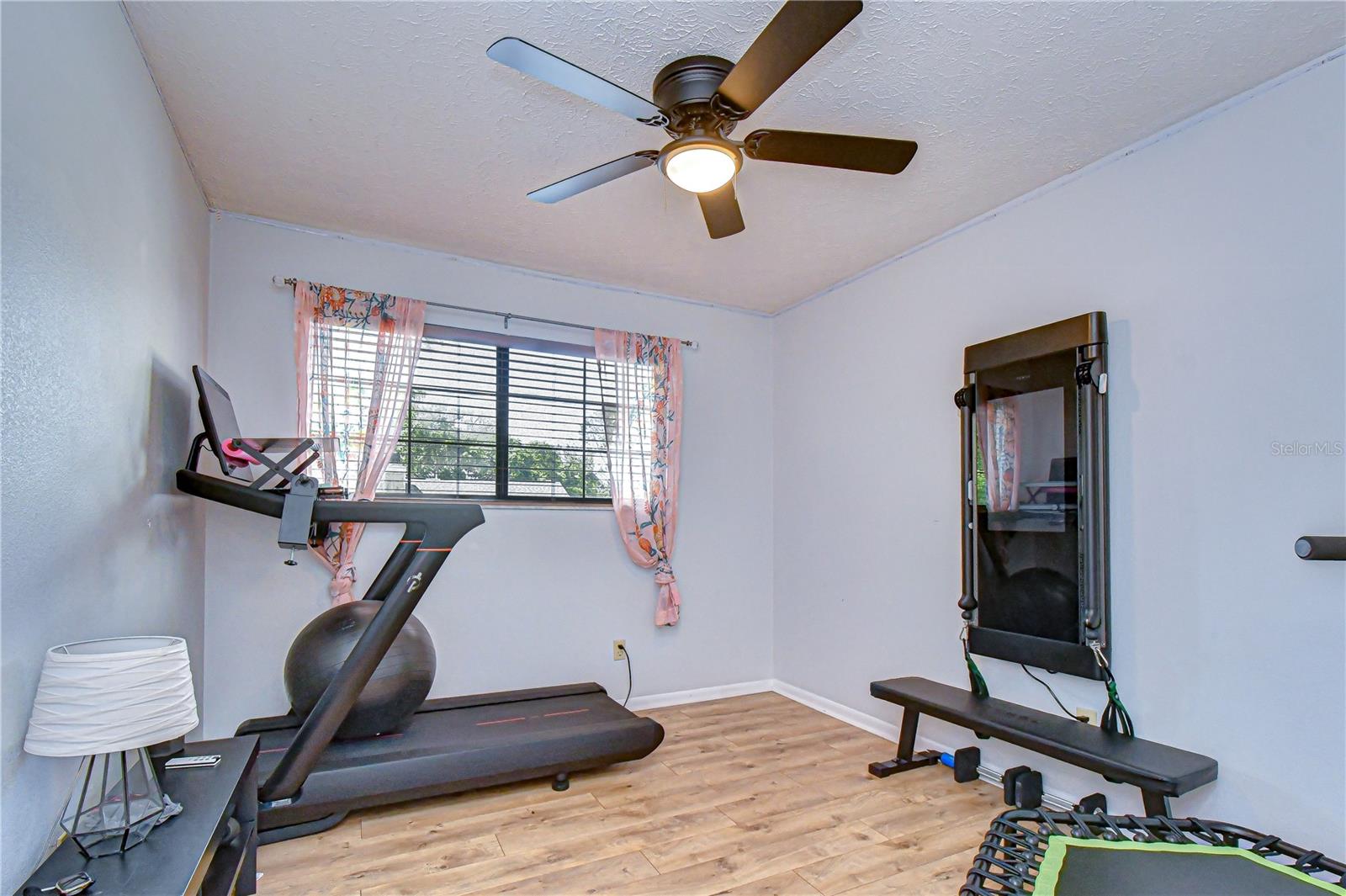 Image 22 of 32 For 819 Bluegrass Lane