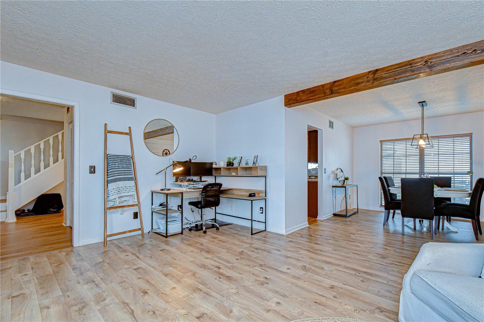 Image 7 of 32 For 819 Bluegrass Lane