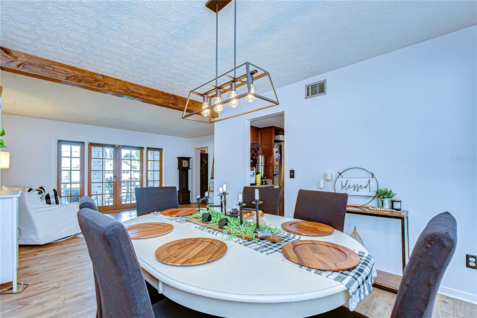 Image 9 of 32 For 819 Bluegrass Lane