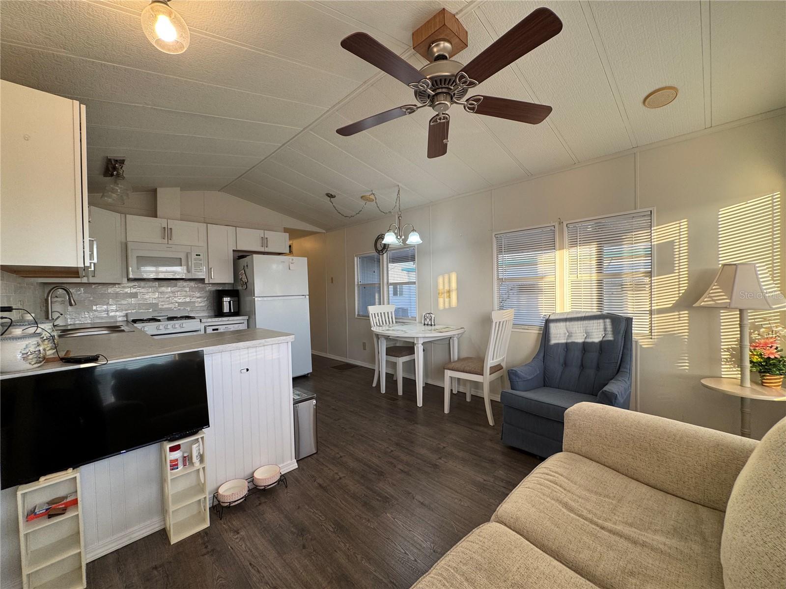 Image 8 of 26 For 35101 Condominium Boulevard 239