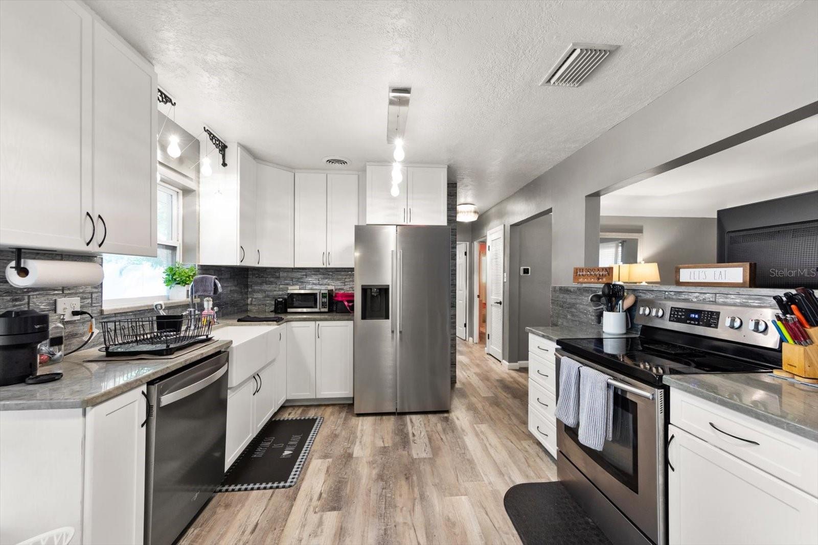 Image 6 of 25 For 9940 108th Street