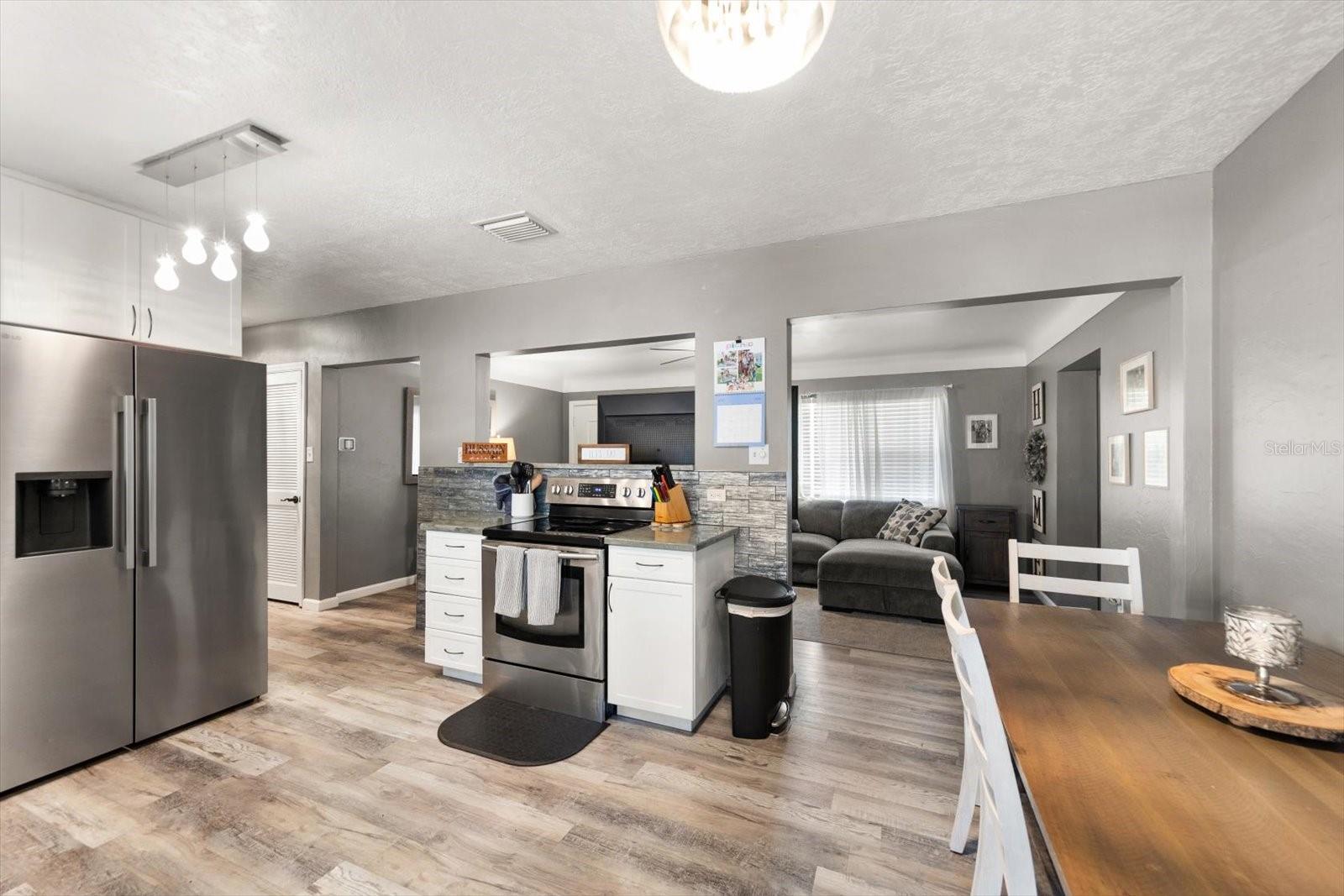 Image 7 of 25 For 9940 108th Street