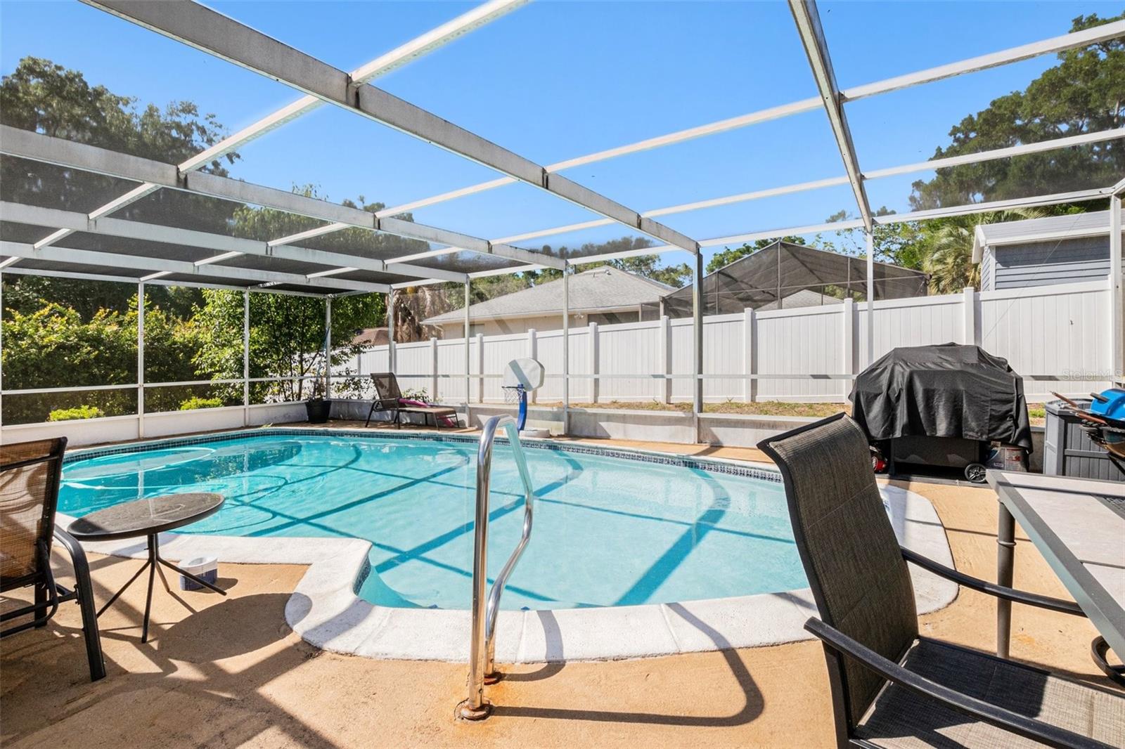 Listing photo id 10 for 210 Red Rose Lane