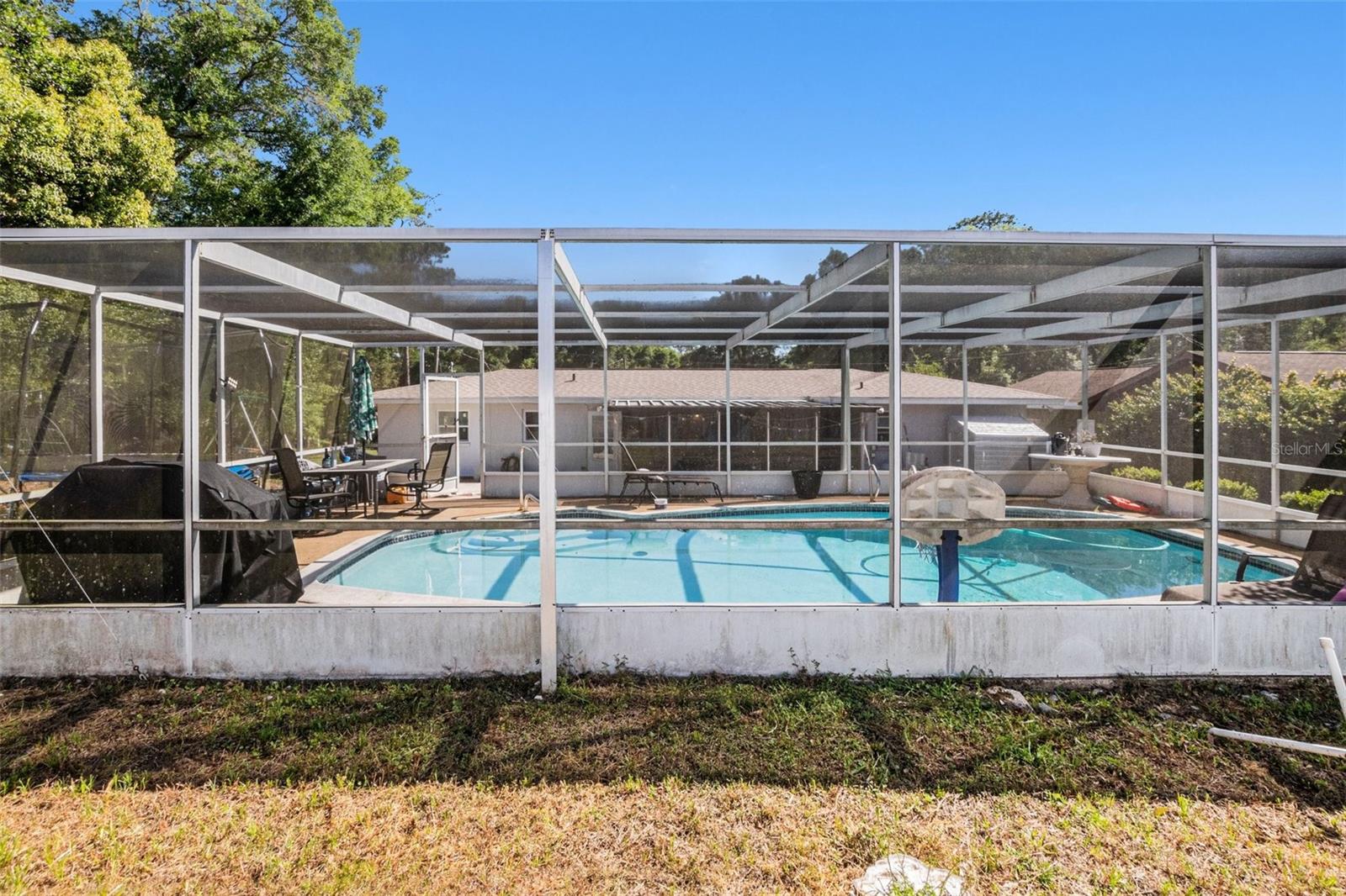 Listing photo id 11 for 210 Red Rose Lane