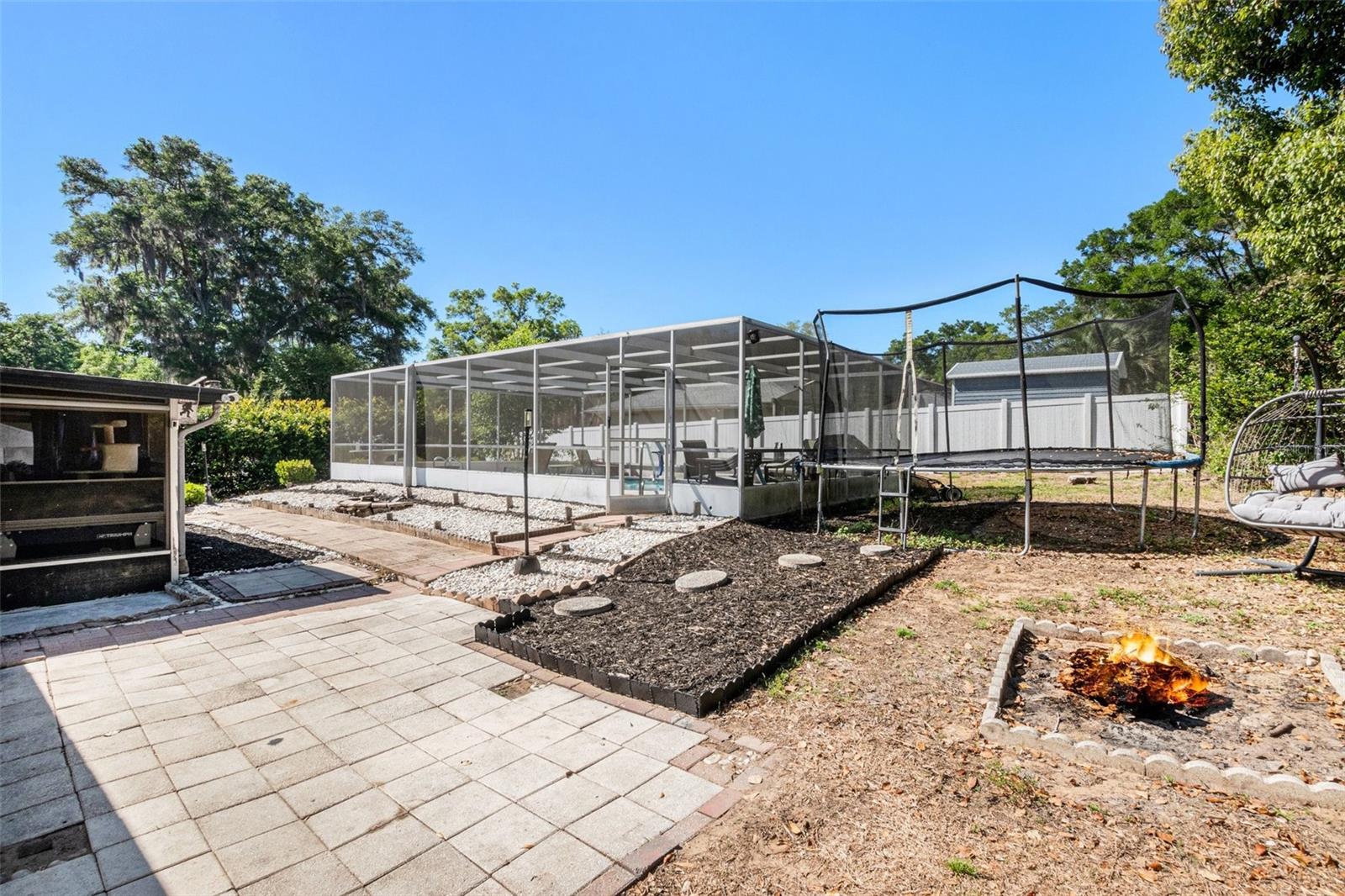 Listing photo id 12 for 210 Red Rose Lane