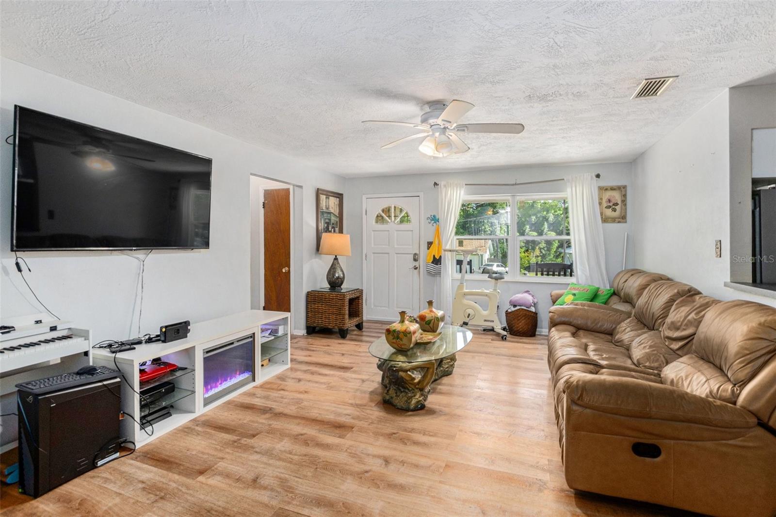 Listing photo id 1 for 210 Red Rose Lane