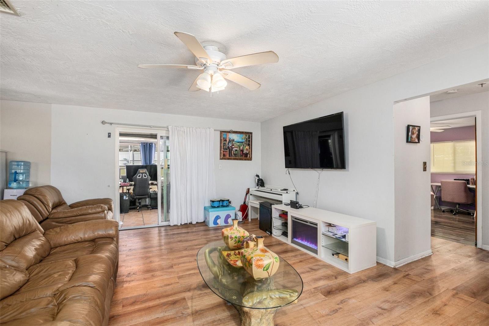 Listing photo id 2 for 210 Red Rose Lane