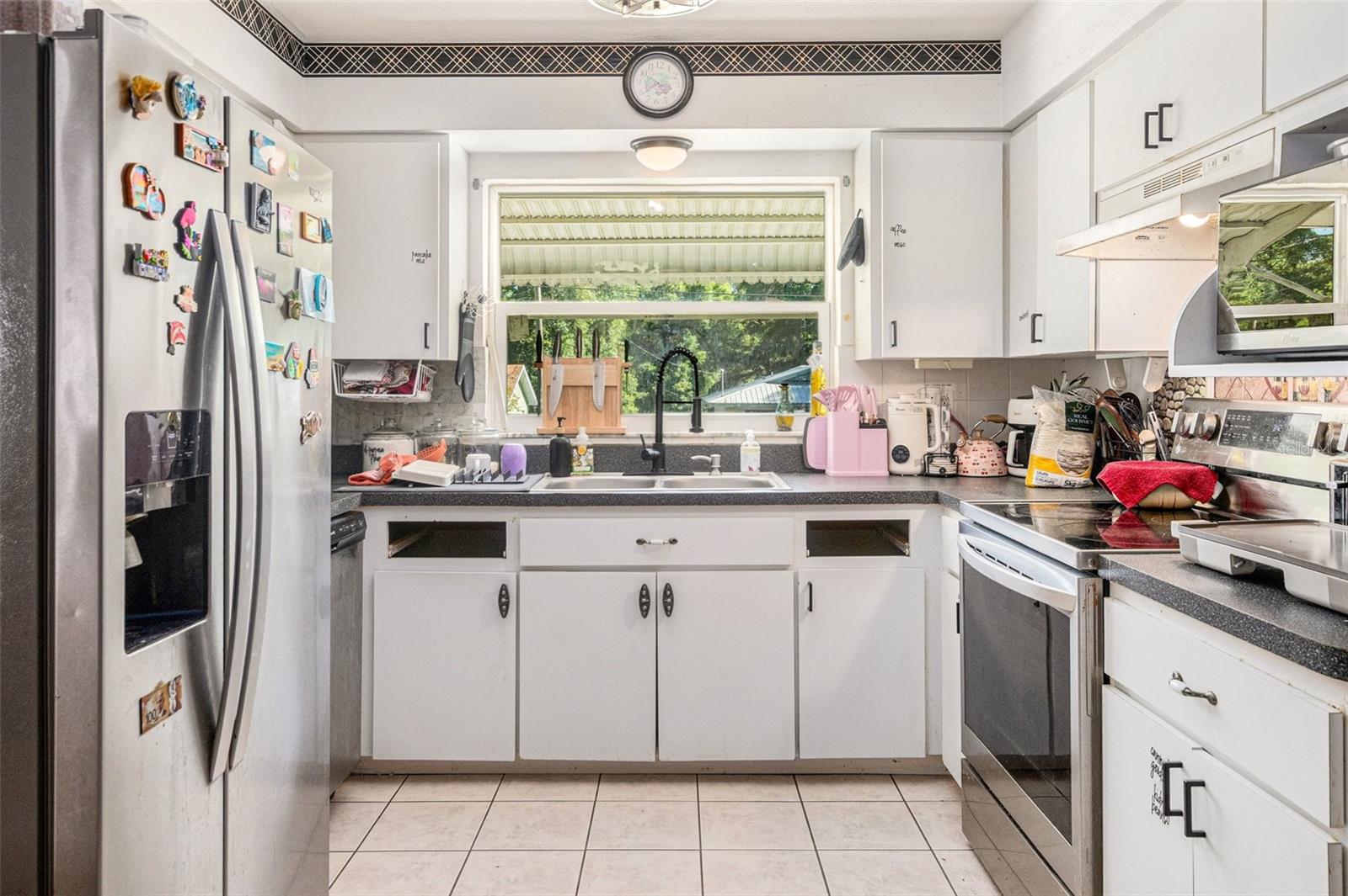 Listing photo id 3 for 210 Red Rose Lane