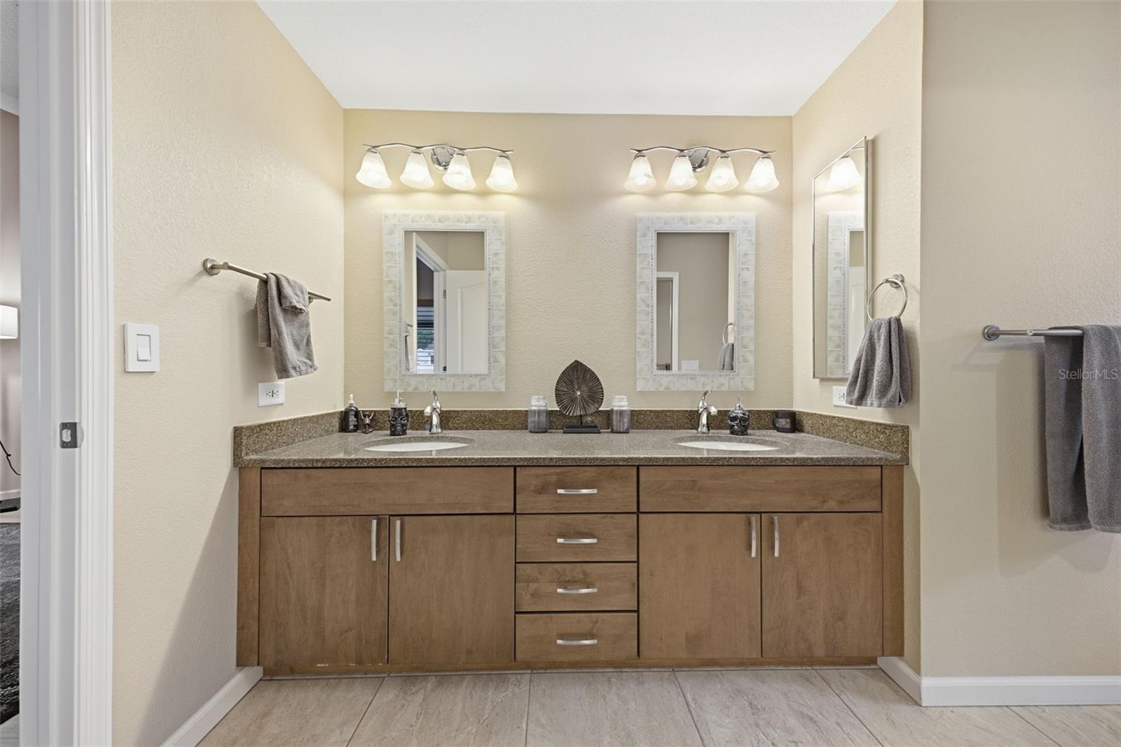 Image 20 of 50 For 4852 Ridgemoor Circle