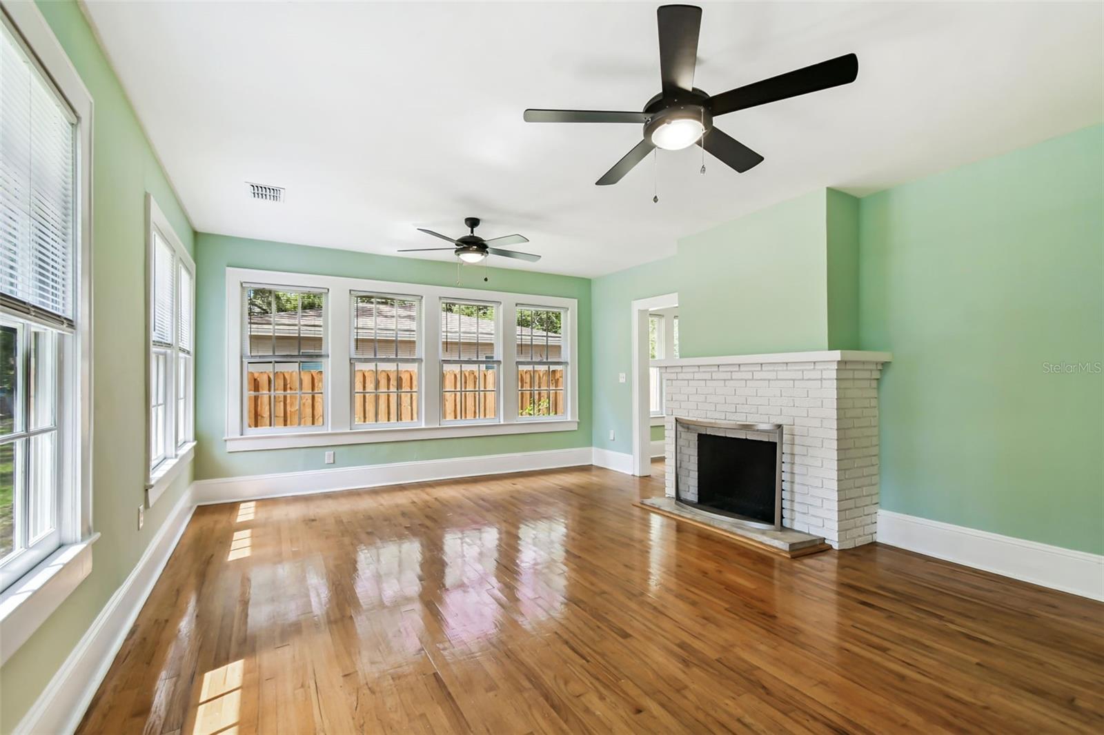 Image 11 of 75 For 758 Wood Street