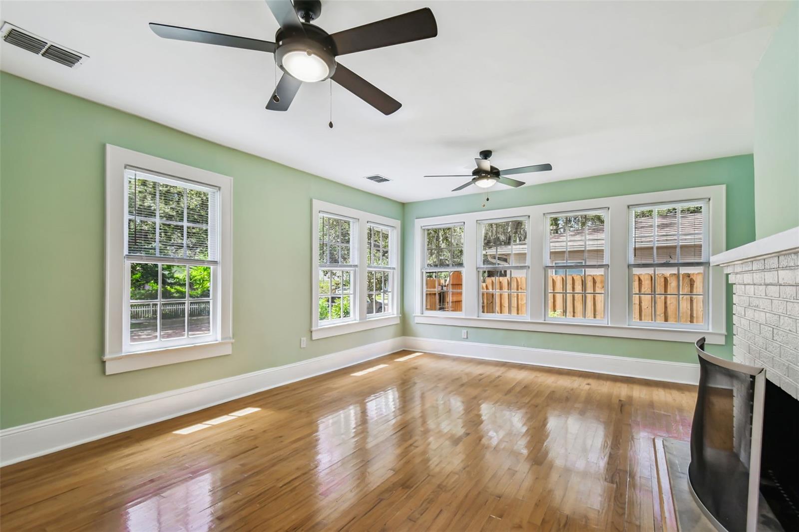 Image 12 of 75 For 758 Wood Street