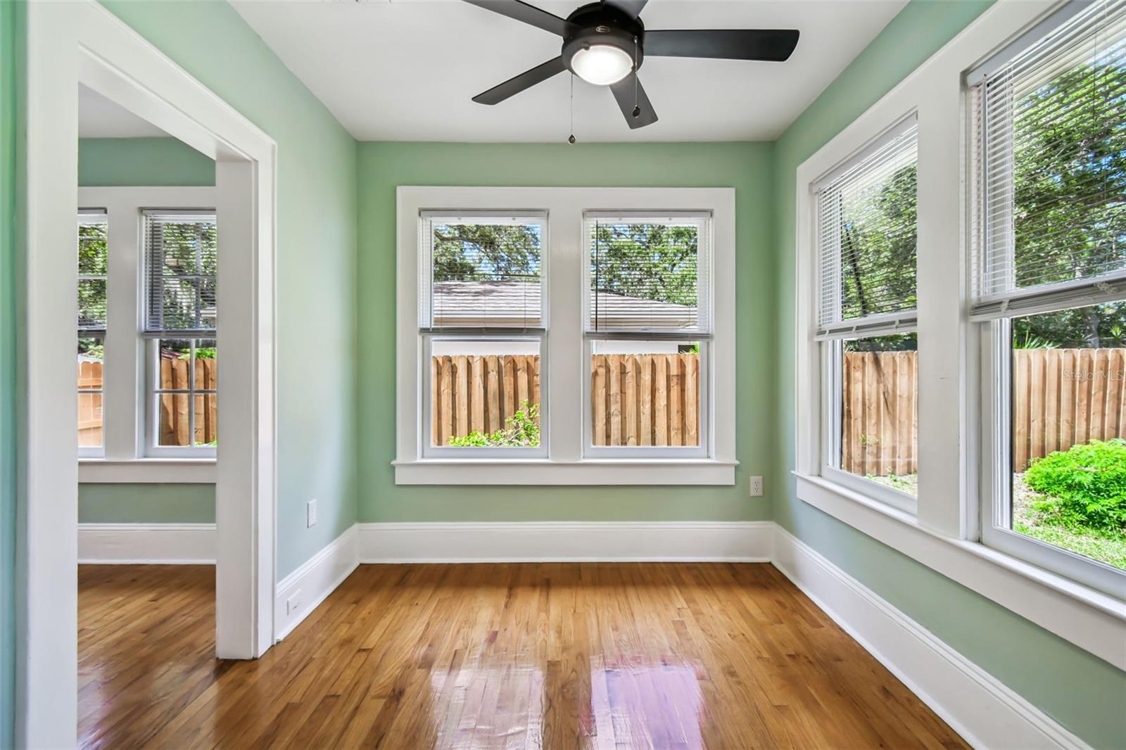 Image 20 of 75 For 758 Wood Street