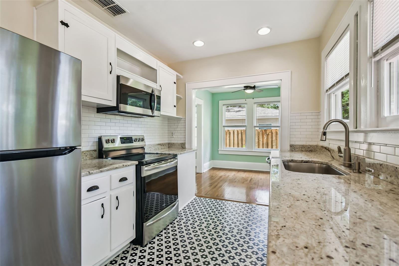 Image 21 of 75 For 758 Wood Street