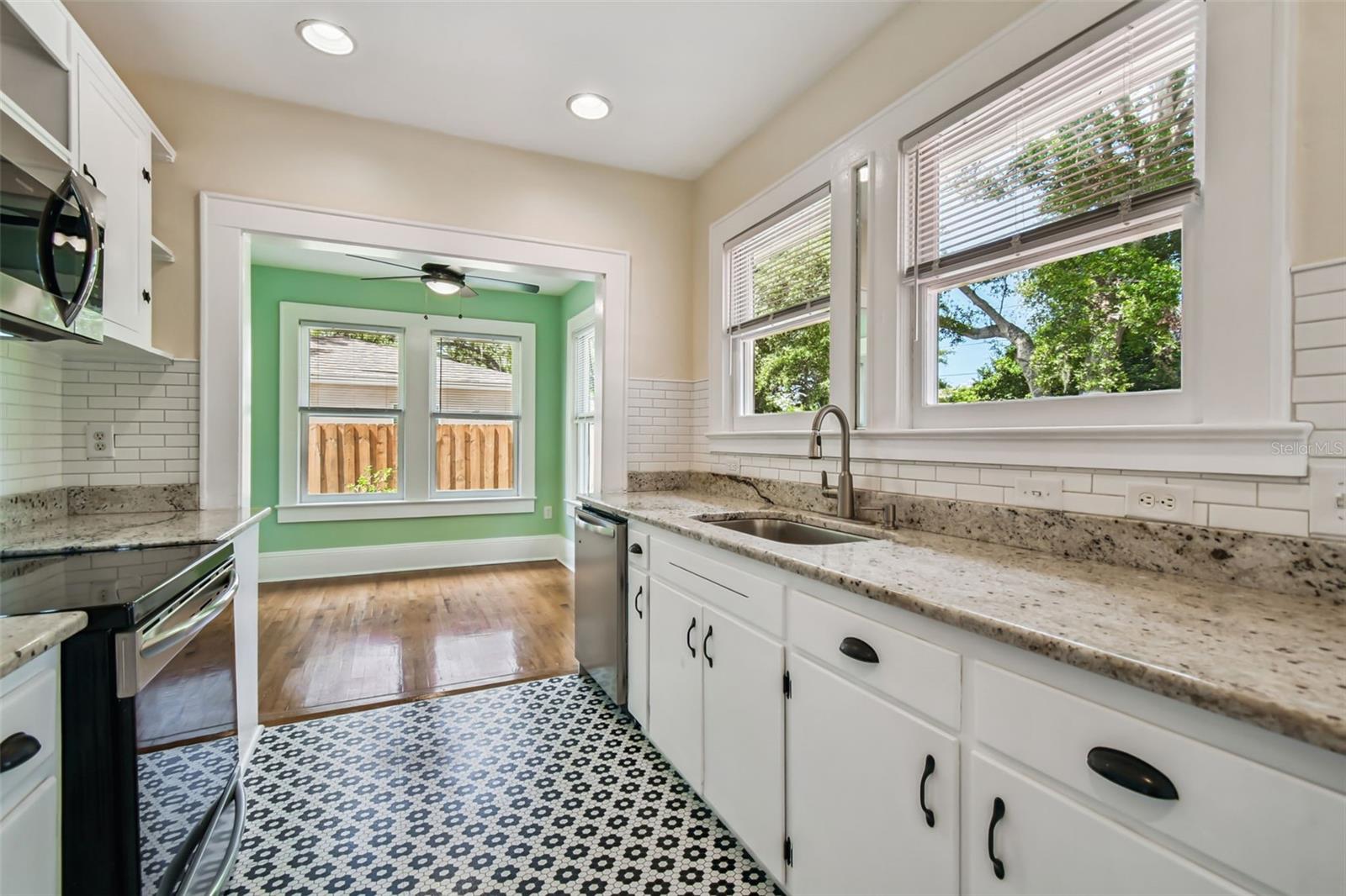 Image 22 of 75 For 758 Wood Street