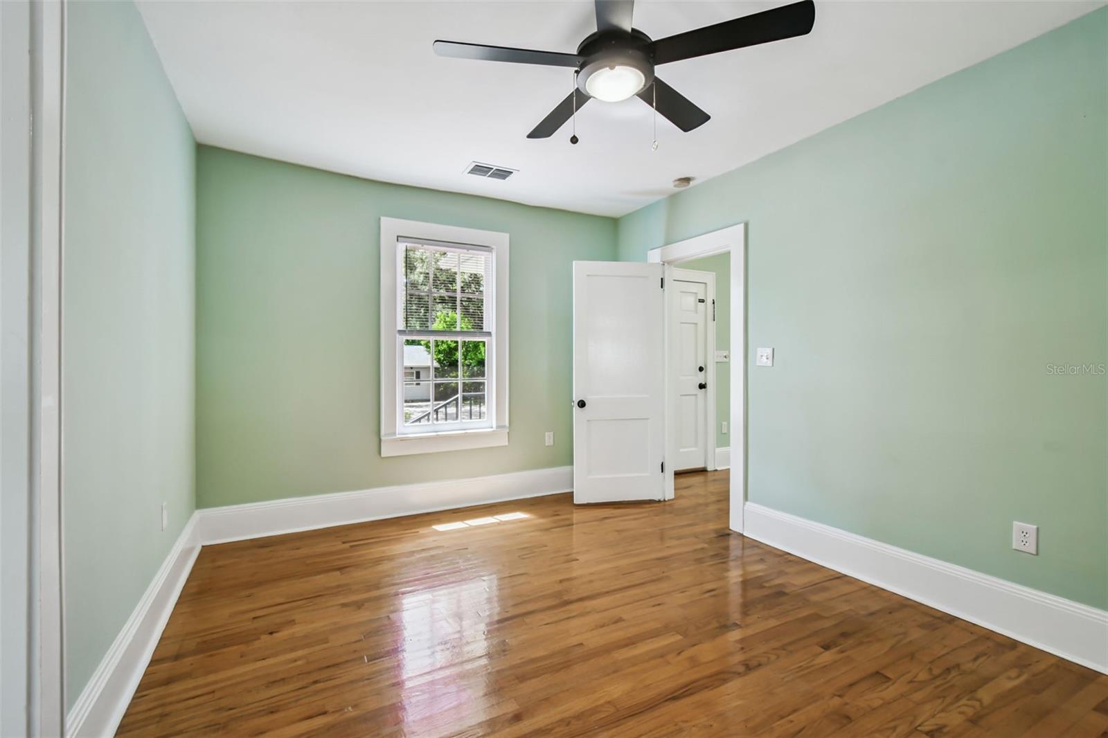 Image 29 of 75 For 758 Wood Street