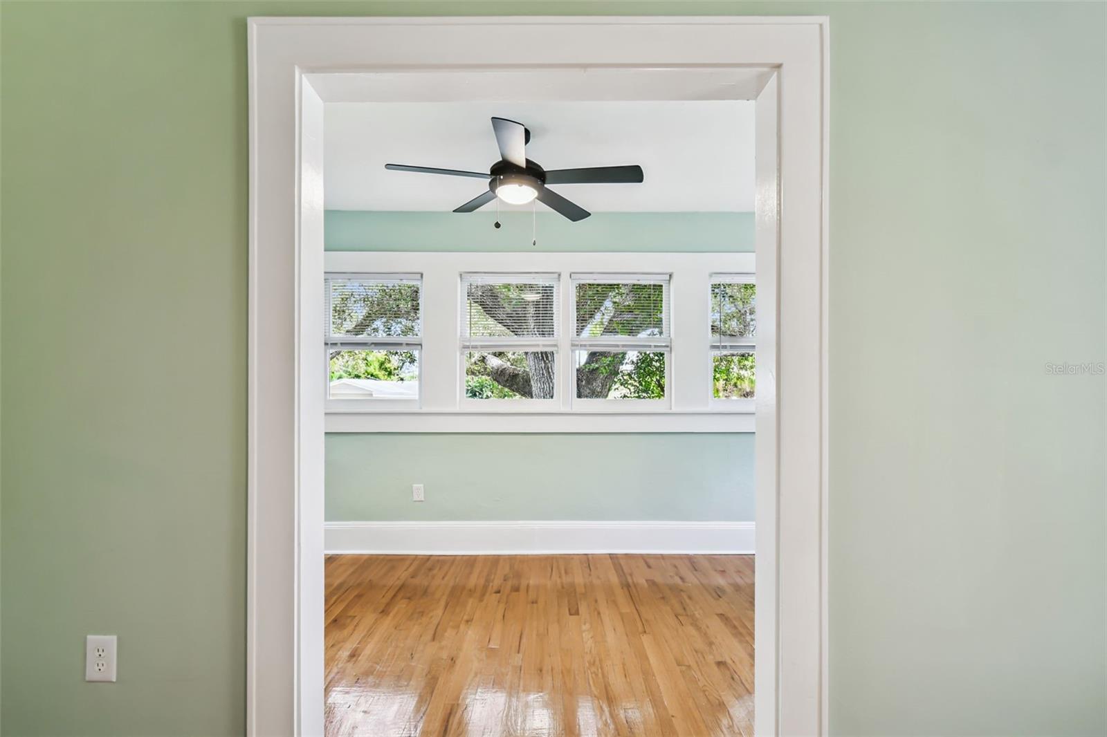 Image 33 of 75 For 758 Wood Street