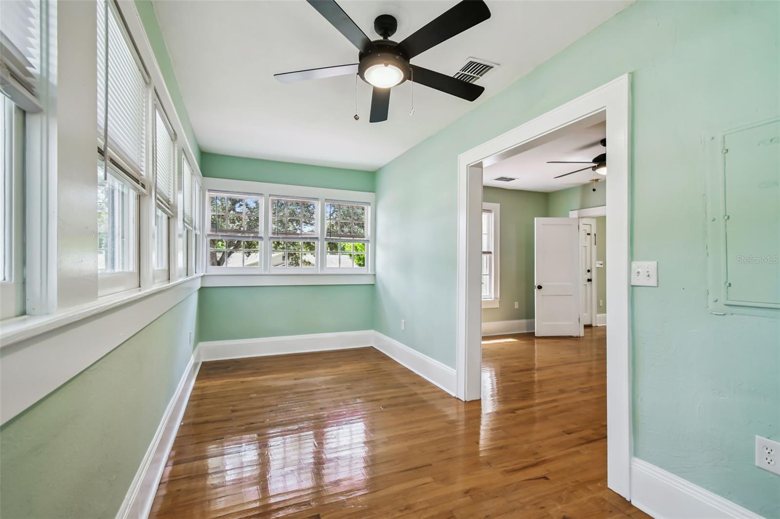 Image 36 of 75 For 758 Wood Street