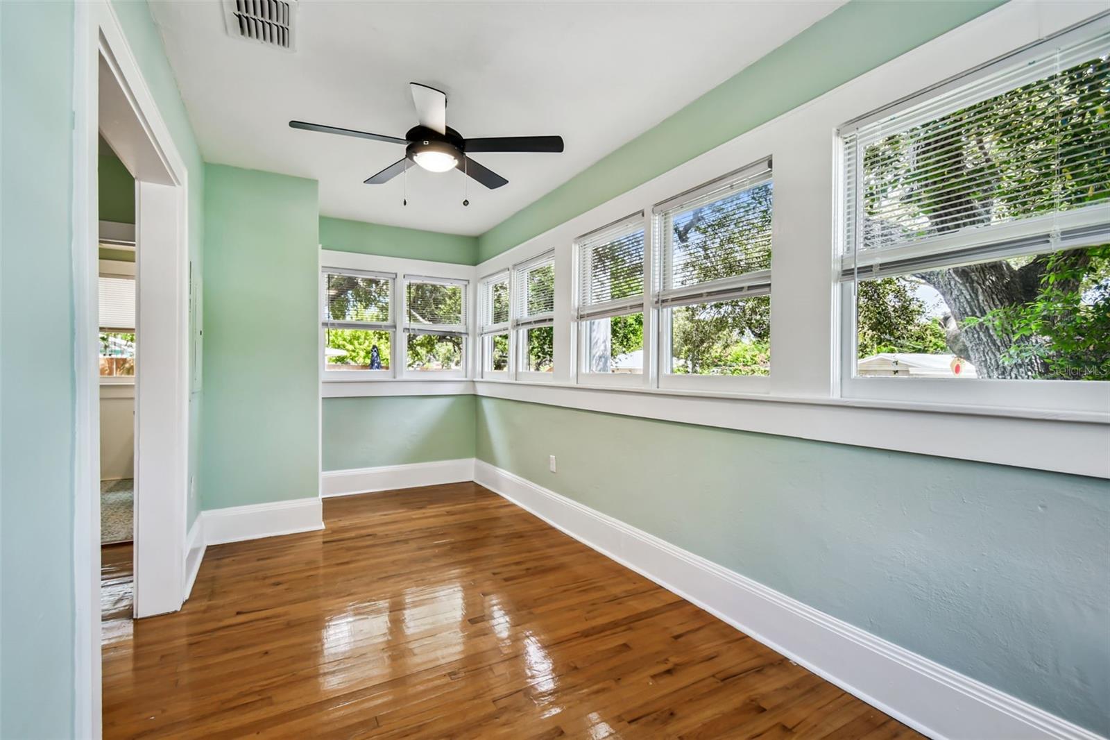 Image 37 of 75 For 758 Wood Street