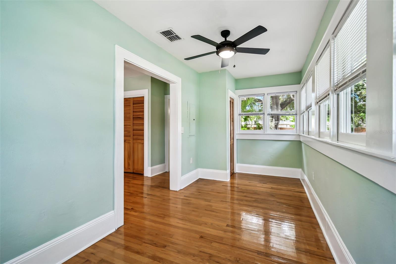 Image 38 of 75 For 758 Wood Street