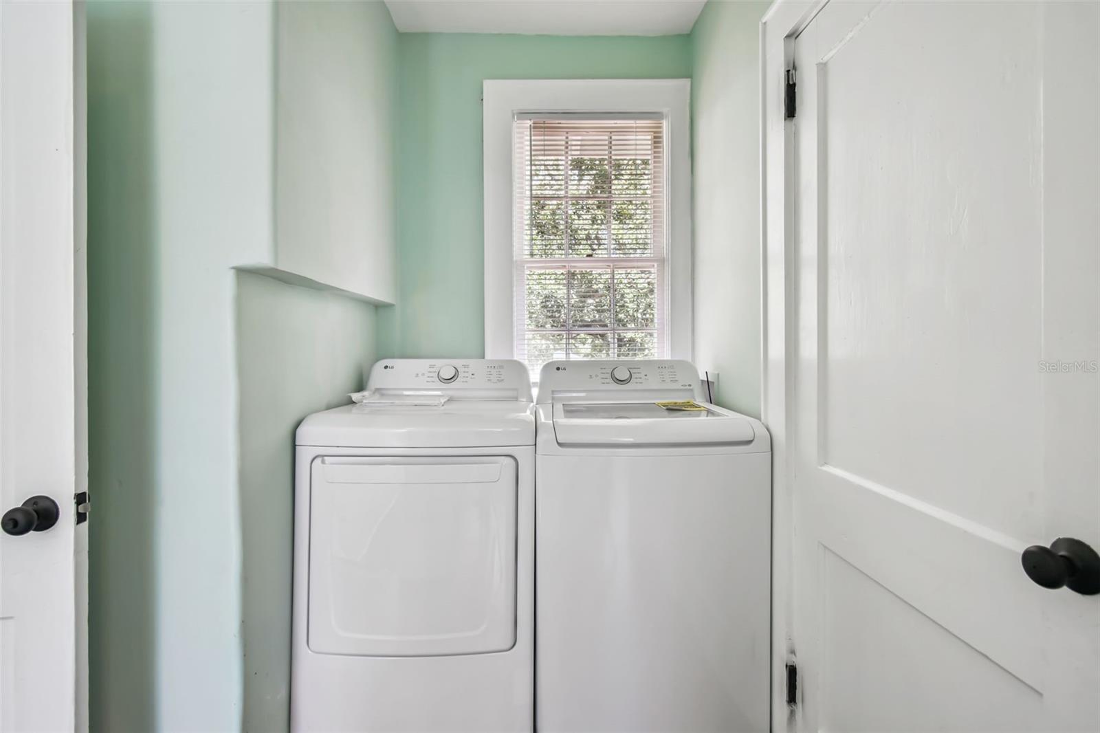 Image 42 of 75 For 758 Wood Street