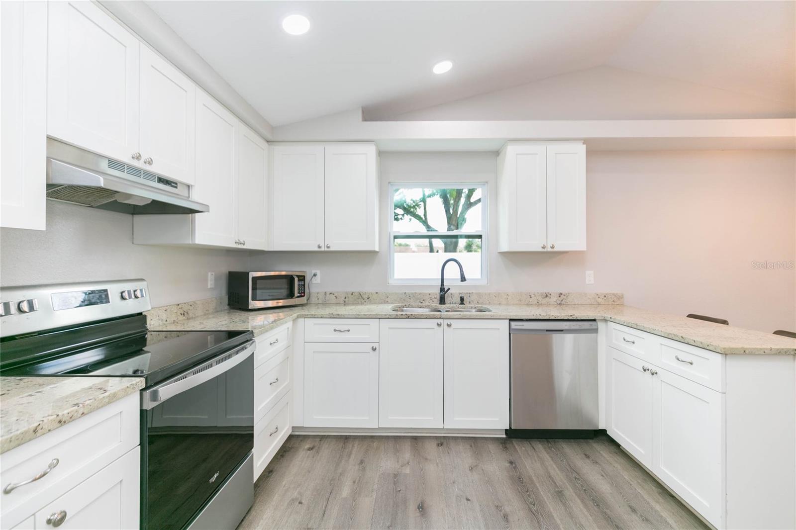 Image 11 of 31 For 39147 6th Avenue