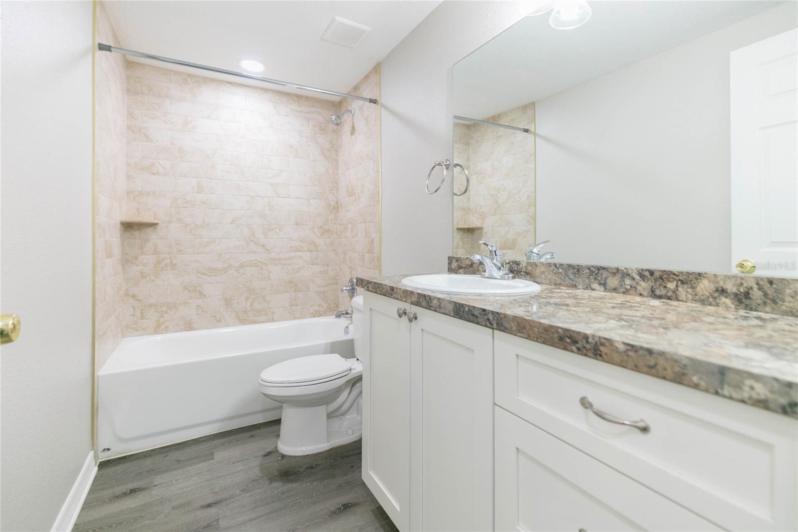 Image 24 of 31 For 39147 6th Avenue