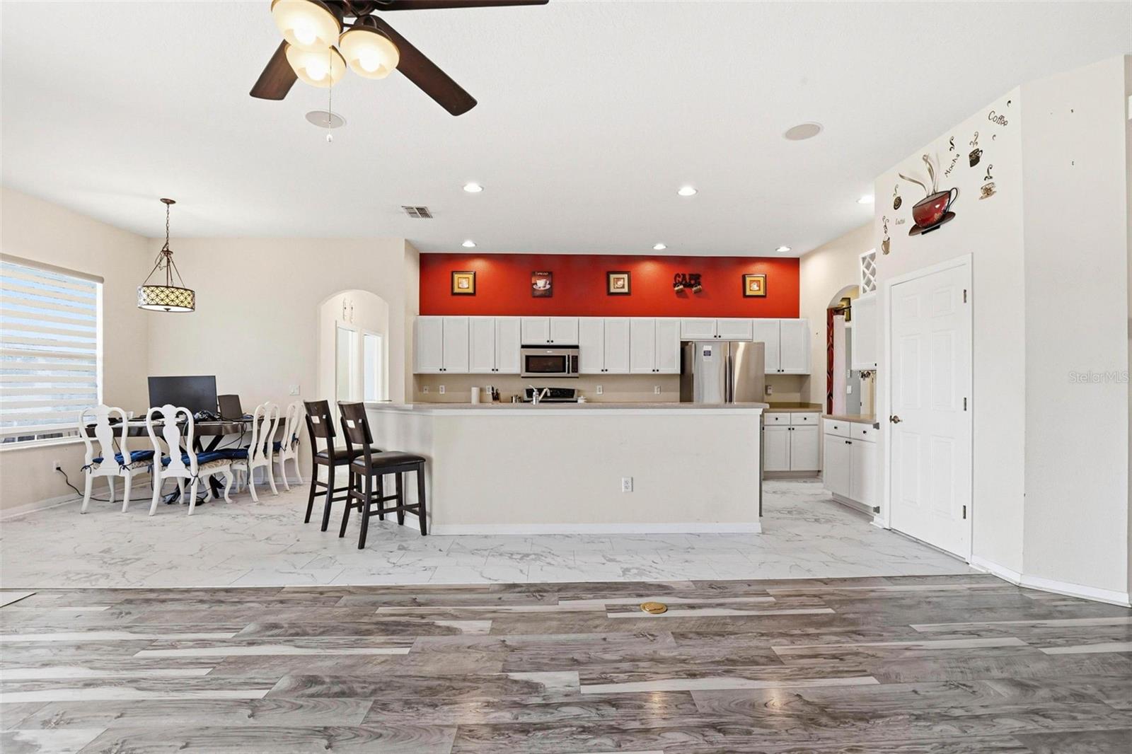 Listing photo id 18 for 13706 Artesa Bell Drive