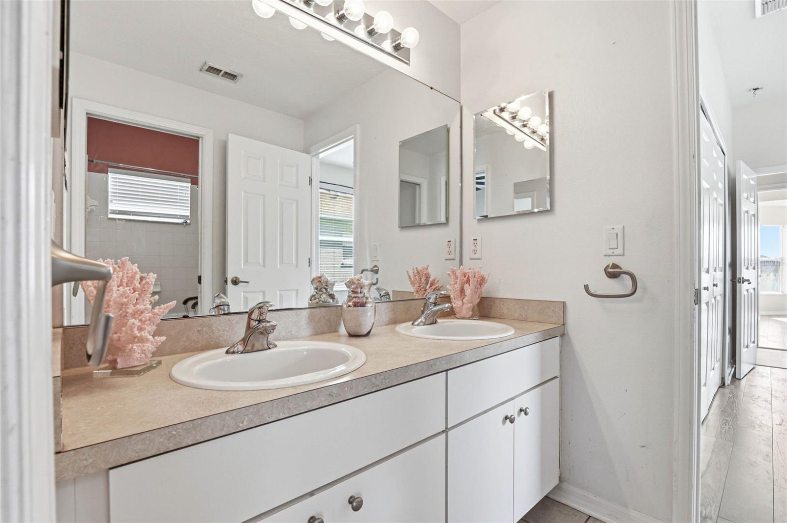 Listing photo id 35 for 13706 Artesa Bell Drive