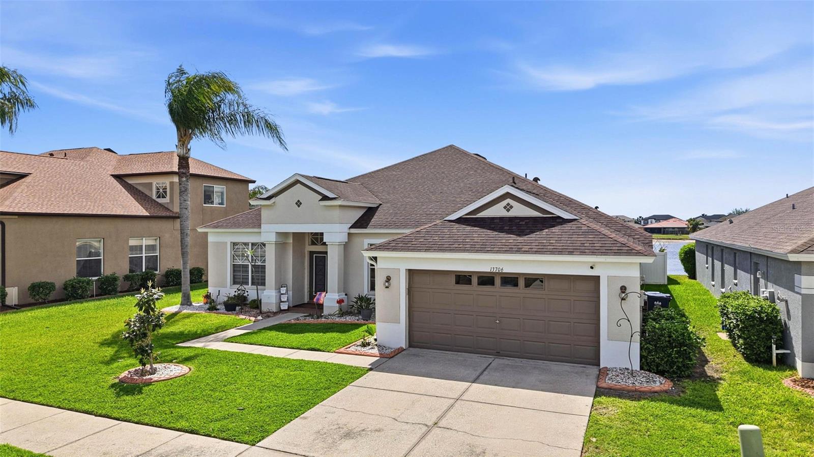 Listing photo id 2 for 13706 Artesa Bell Drive