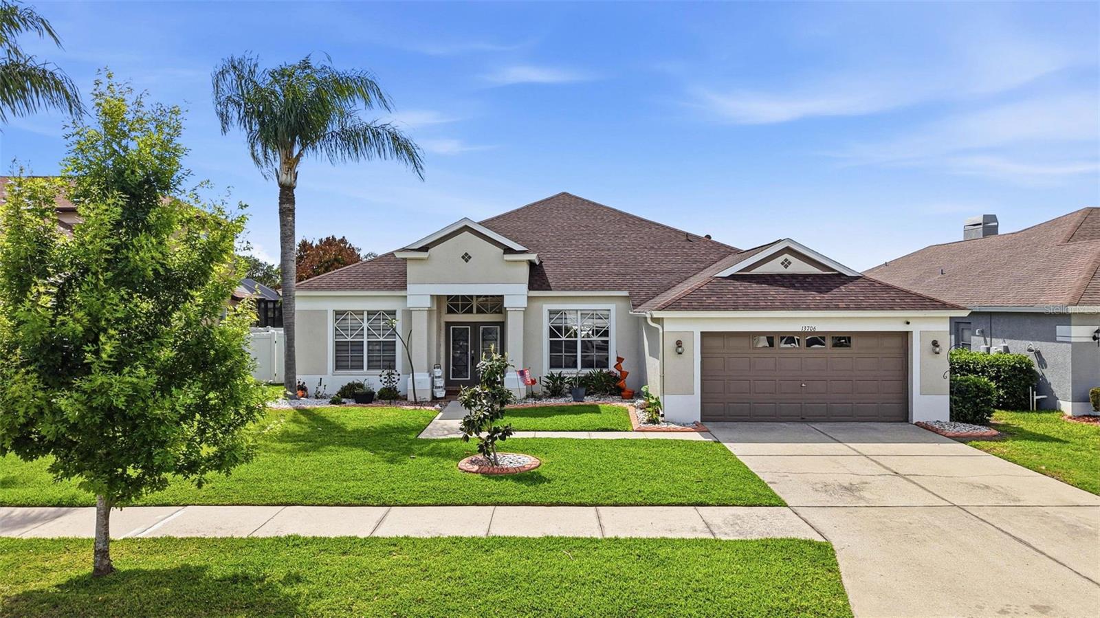 Listing photo id 3 for 13706 Artesa Bell Drive