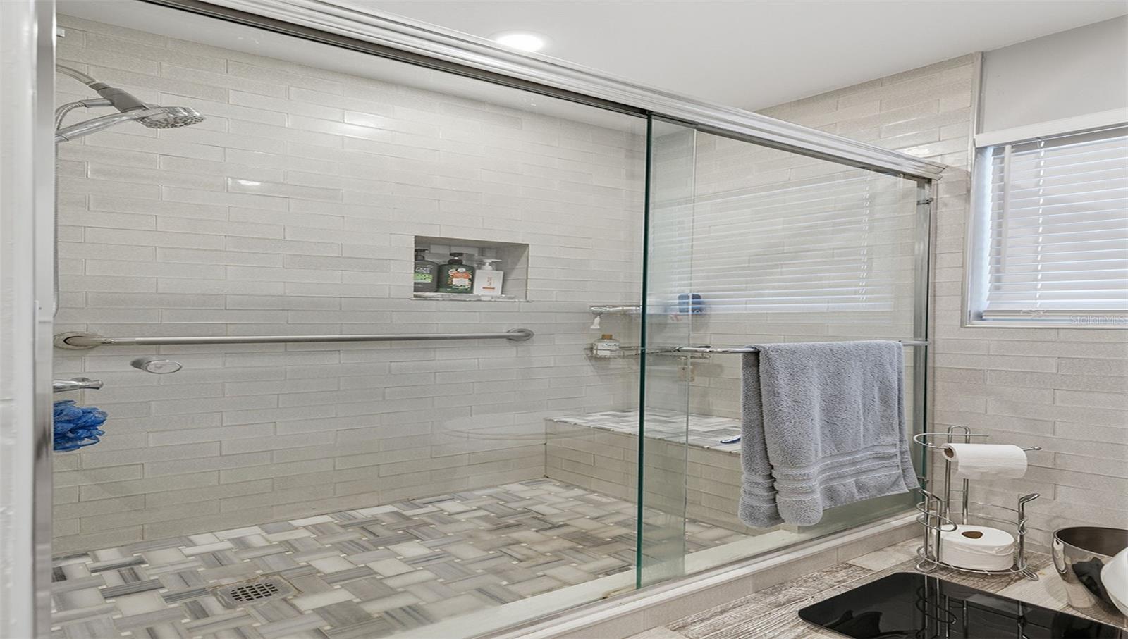 Image 17 of 45 For 4091 50th Avenue S