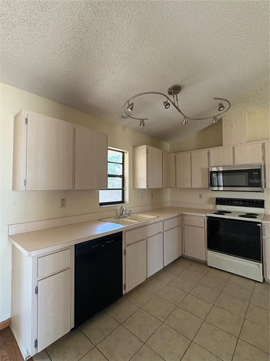 Image 7 of 17 For 3052 Salton Street