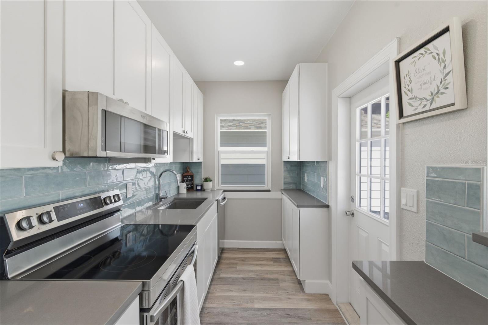 Listing photo id 9 for 410 Lemon Street