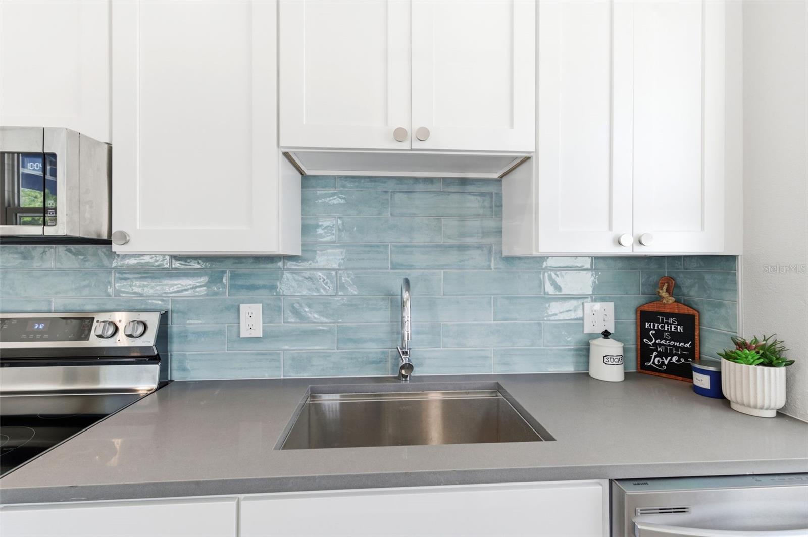 Listing photo id 10 for 410 Lemon Street