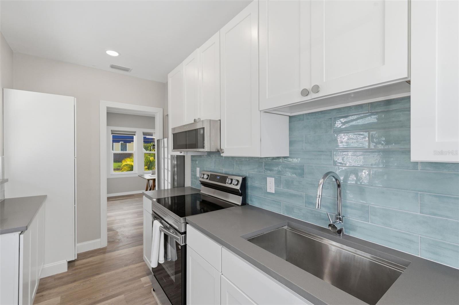 Listing photo id 11 for 410 Lemon Street