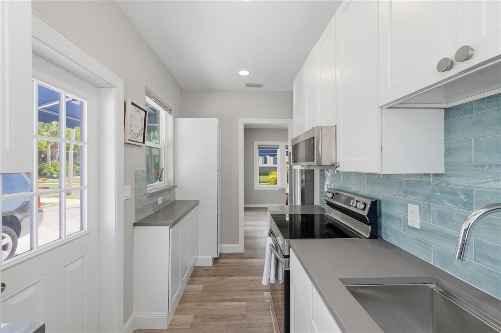 Listing photo id 12 for 410 Lemon Street