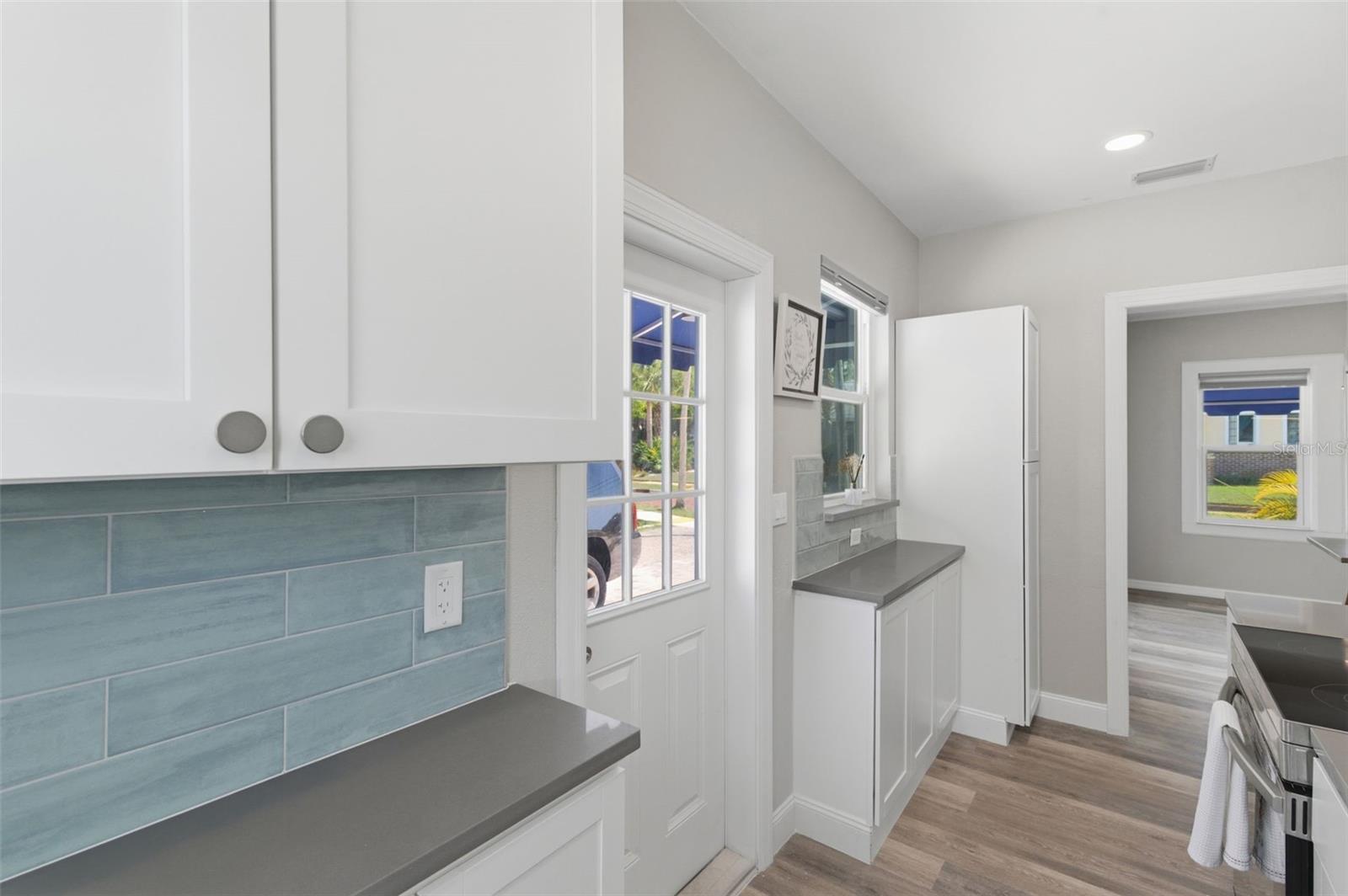 Listing photo id 13 for 410 Lemon Street