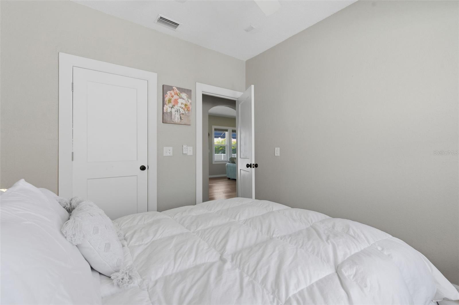 Listing photo id 14 for 410 Lemon Street