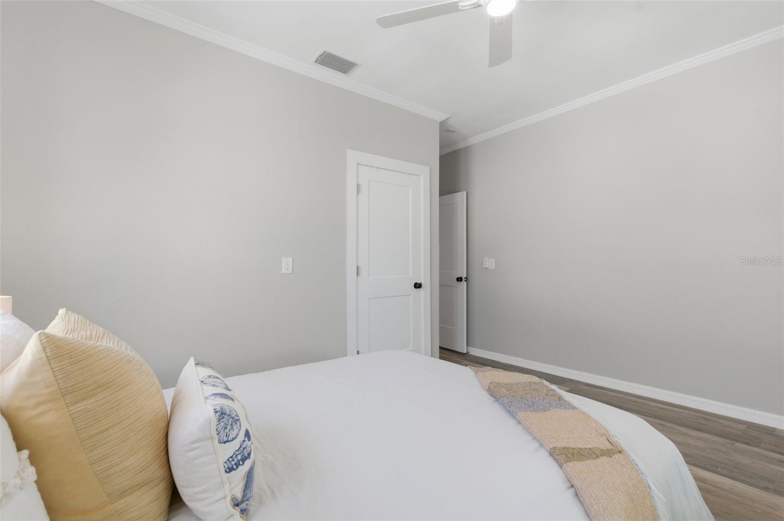 Listing photo id 20 for 410 Lemon Street