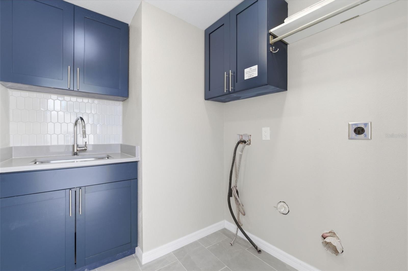 Listing photo id 25 for 410 Lemon Street