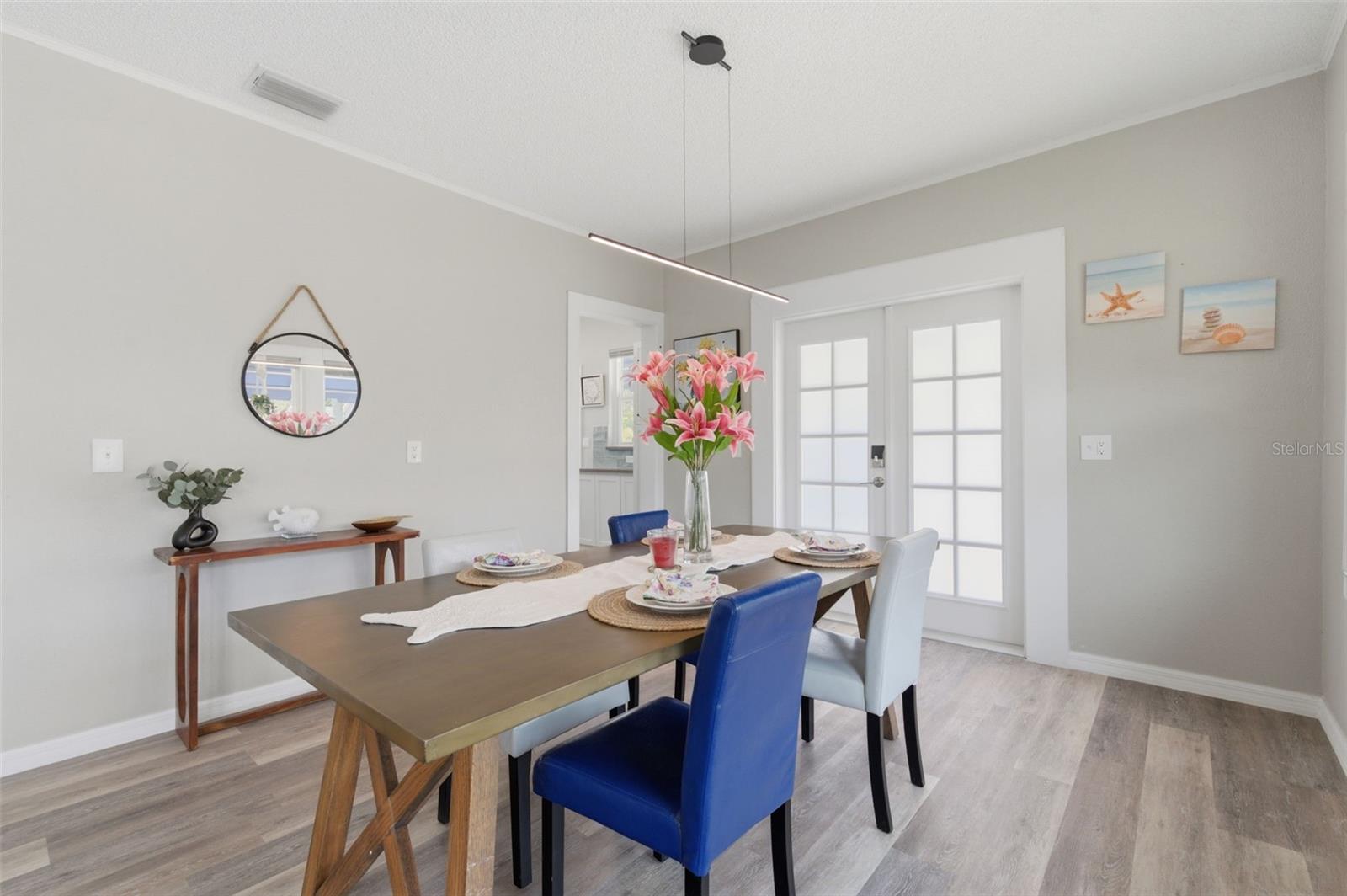 Listing photo id 1 for 410 Lemon Street