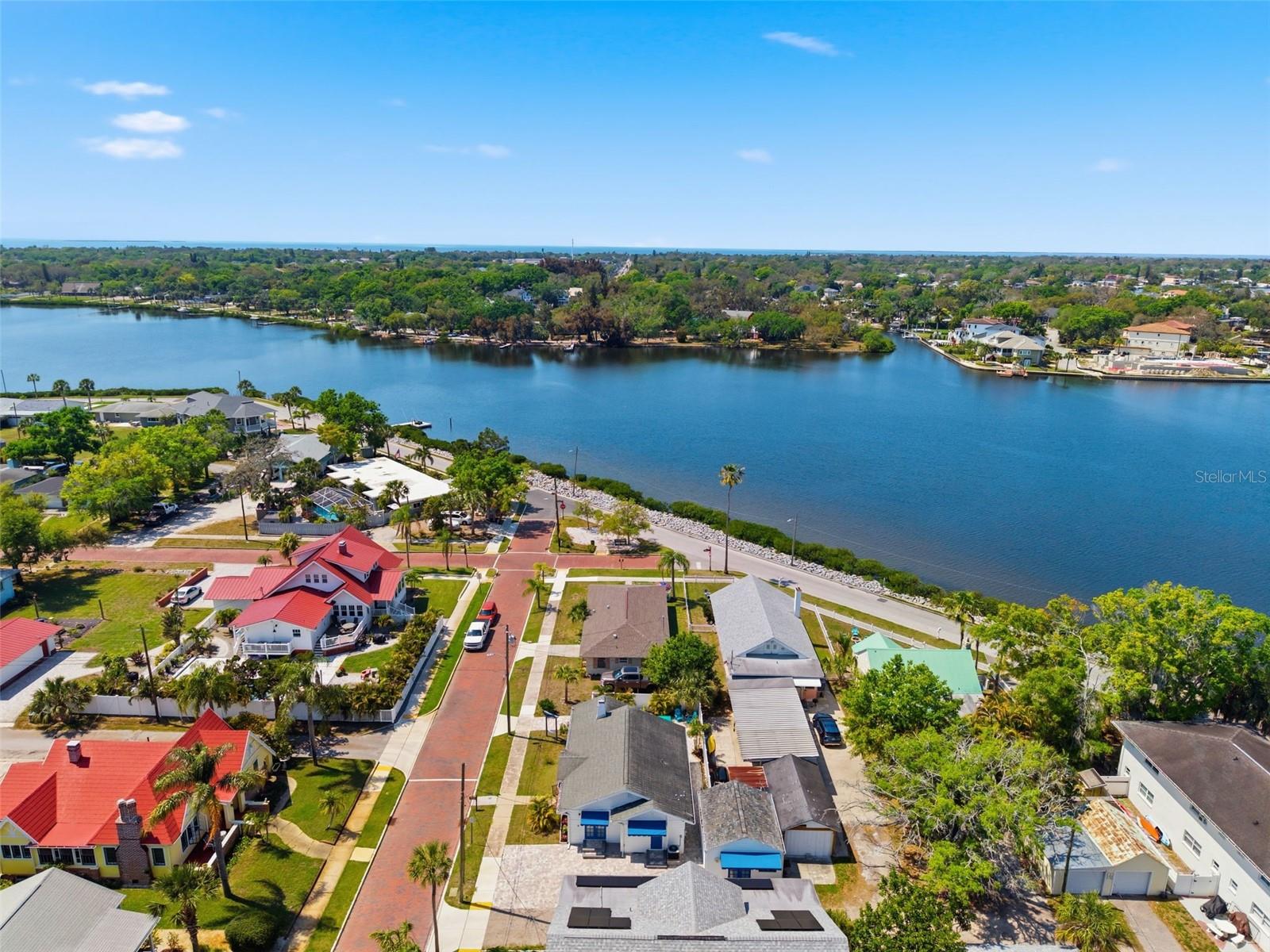 Listing photo id 31 for 410 Lemon Street