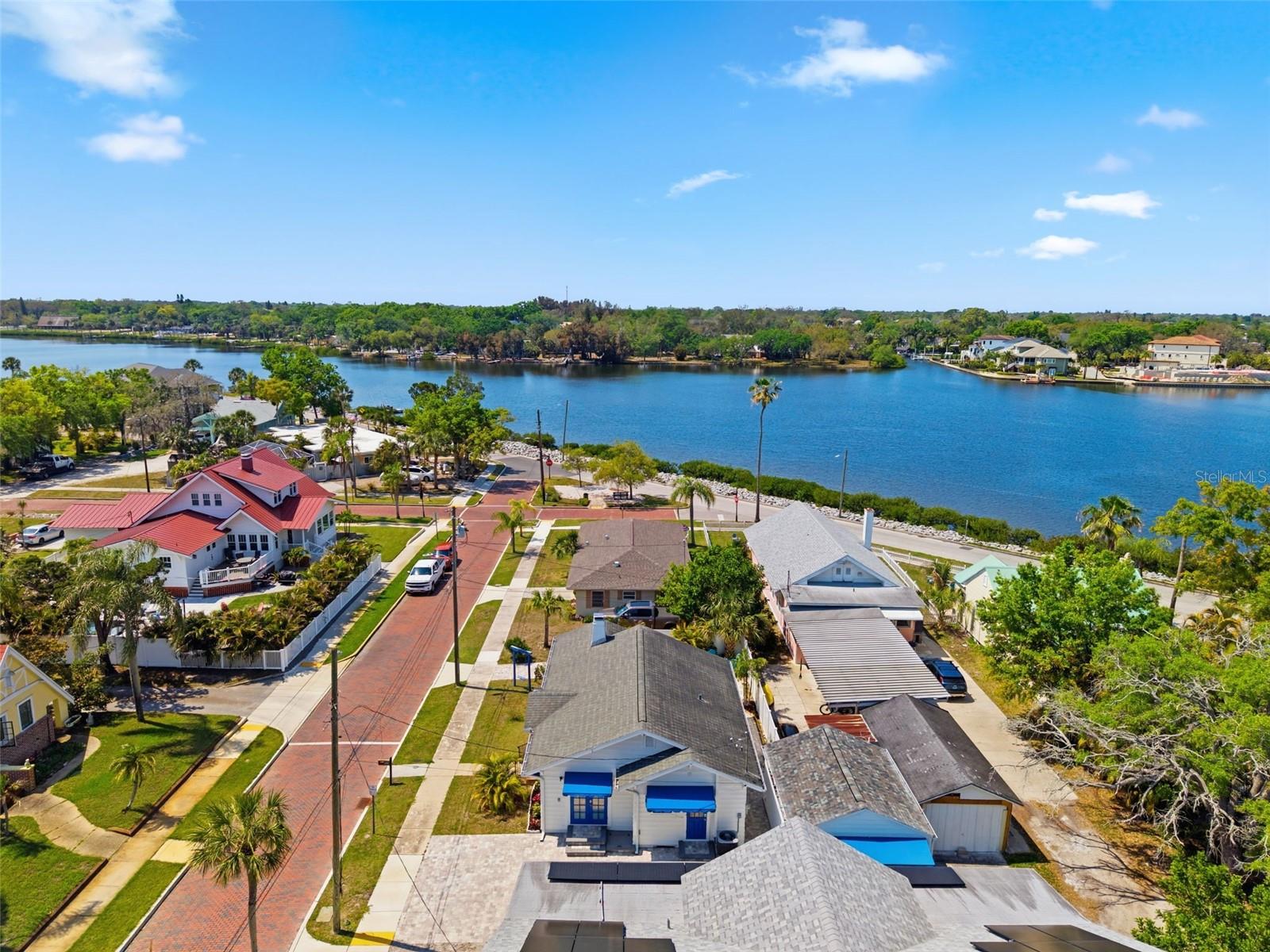 Listing photo id 39 for 410 Lemon Street