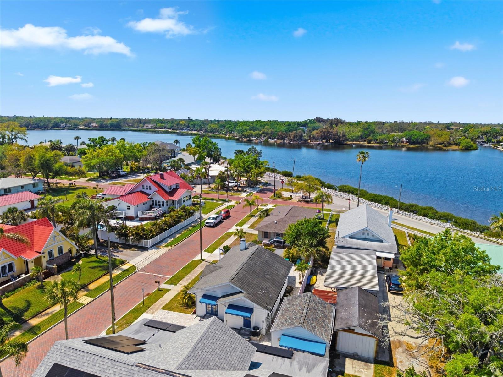 Listing photo id 40 for 410 Lemon Street