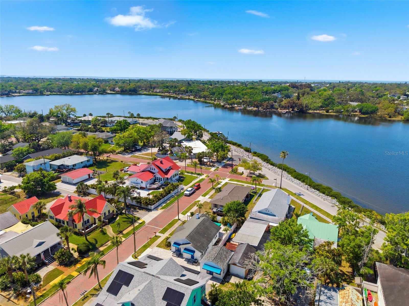 Listing photo id 49 for 410 Lemon Street