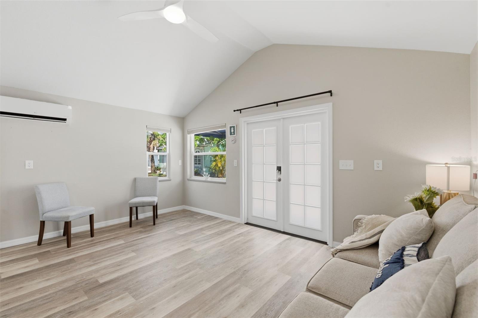 Listing photo id 57 for 410 Lemon Street