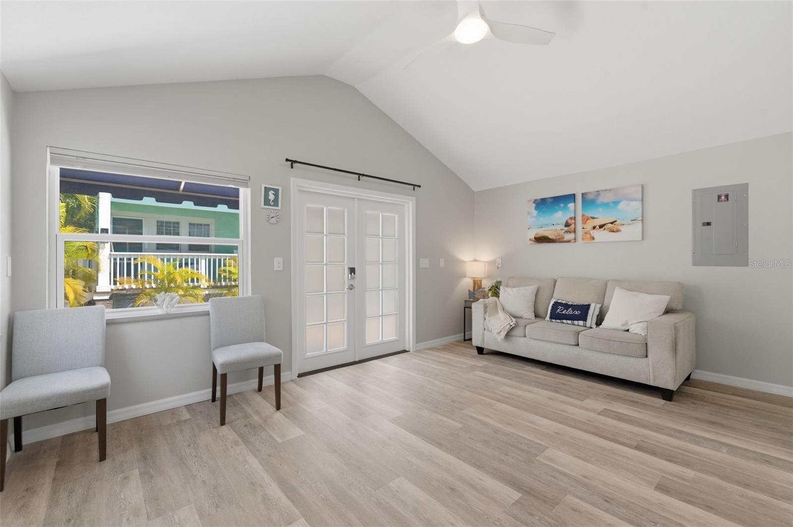 Listing photo id 65 for 410 Lemon Street