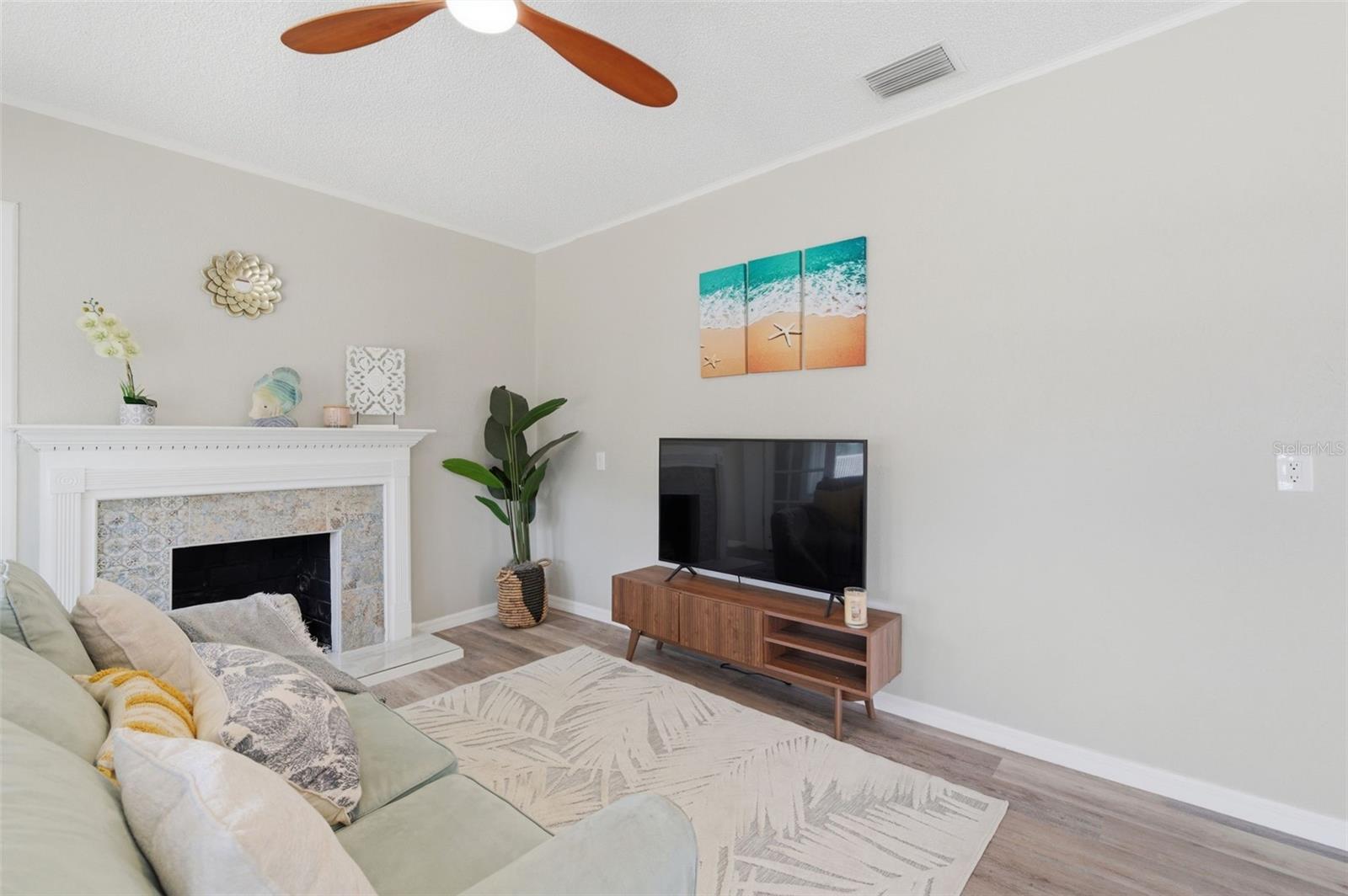 Listing photo id 66 for 410 Lemon Street