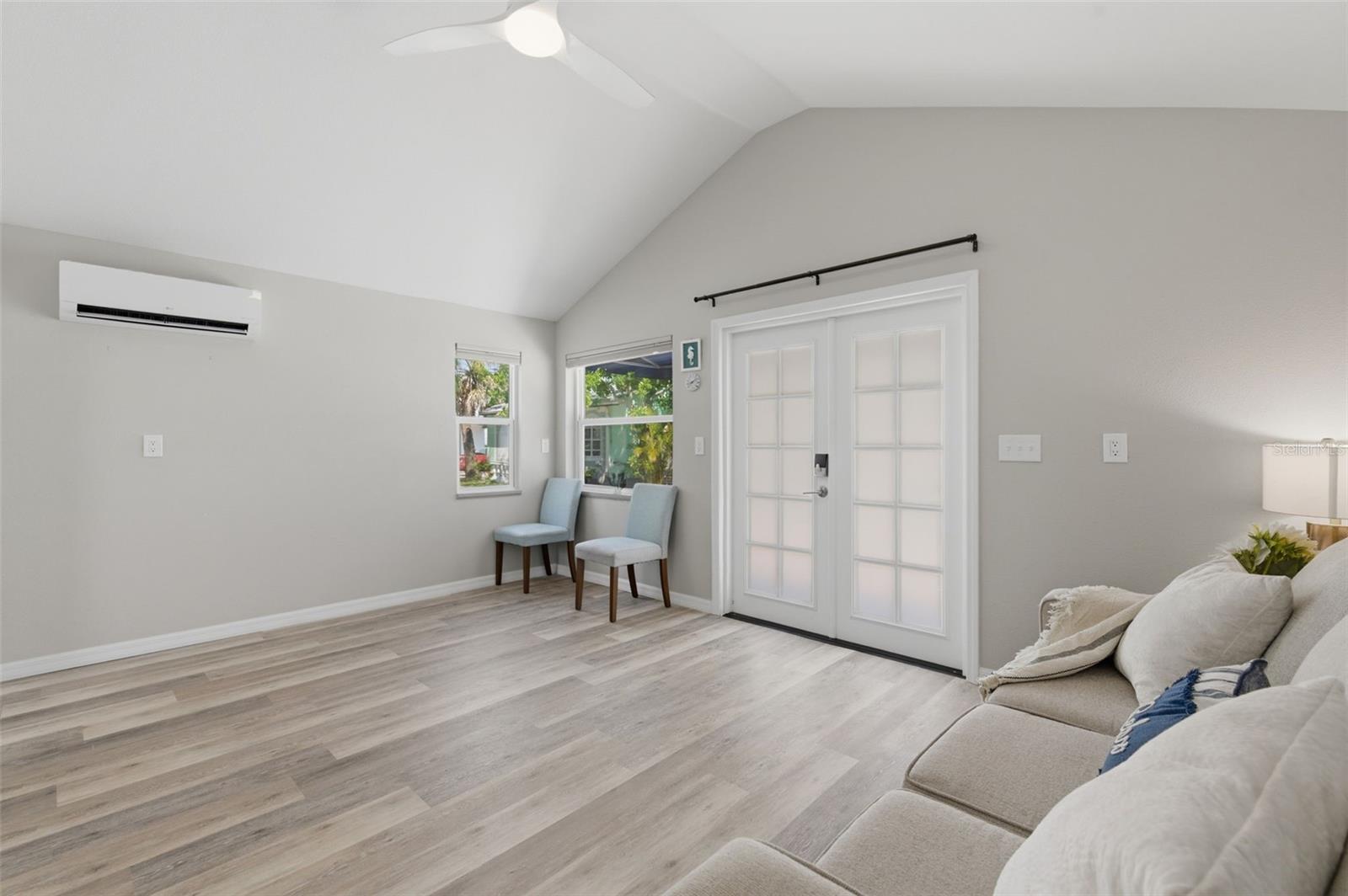 Listing photo id 69 for 410 Lemon Street